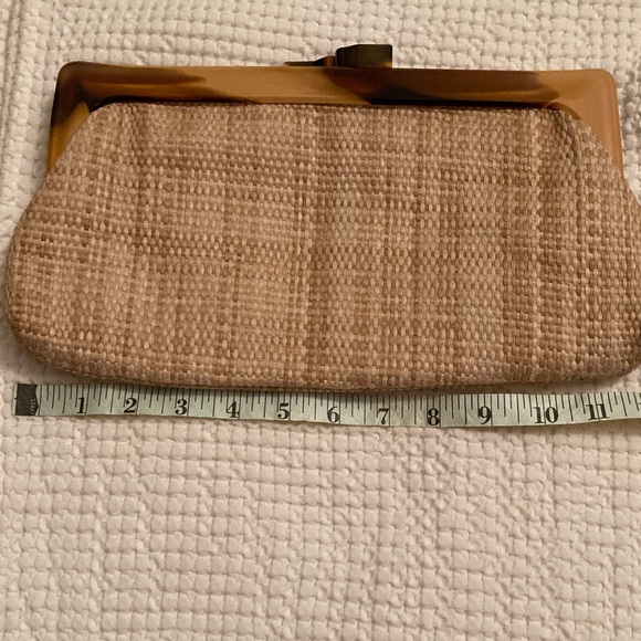 Elegant Vintage Tan Weave Clutch with Tortoise Shell Detail Made by Macy &CO. - Picture 8 of 9